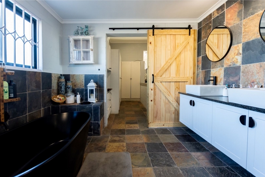 13 Bedroom Property for Sale in Olifantskop Western Cape